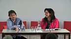 Bild: Gregory Ahss und Sabine Coelsch-Foisner im Atelier Gesprch