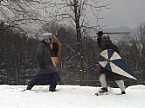 Zwei Mitglieder einer Mittelalter-Reenactmangruppen im Duell Bild: Zwei Mitglieder einer Mittelalter-Reenactmangruppen im Duell